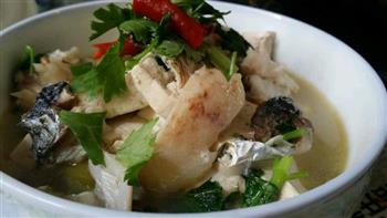 鲫鱼炖豆腐怎么做，鲫鱼炖豆腐怎么做好吃，鲫鱼炖豆腐做法