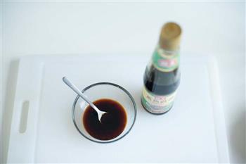 柠香蒸鲈鱼怎么做，柠香蒸鲈鱼怎么做好吃，柠香蒸鲈鱼做法