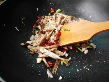 咸鱼茄子煲怎么做，咸鱼茄子煲怎么做好吃，咸鱼茄子煲做法