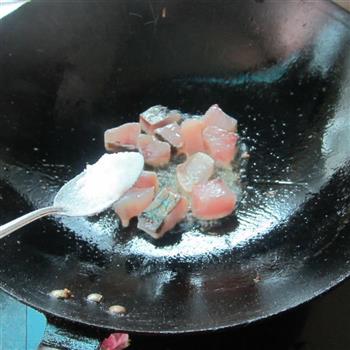 豆腐丁煮鱼怎么做，豆腐丁煮鱼怎么做好吃，豆腐丁煮鱼做法