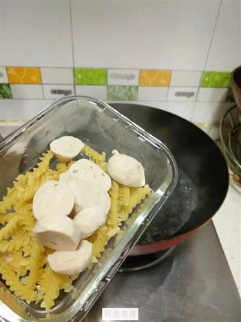 鸡蛋鱼丸蒸意面怎么做，鸡蛋鱼丸蒸意面怎么做好吃，鸡蛋鱼丸蒸意面做法