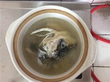 菌菇豆腐鱼头汤怎么做，菌菇豆腐鱼头汤怎么做好吃，菌菇豆腐鱼头汤做法