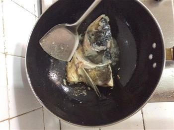 菌菇豆腐鱼头汤怎么做，菌菇豆腐鱼头汤怎么做好吃，菌菇豆腐鱼头汤做法