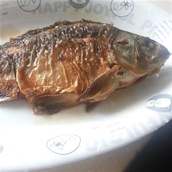 葱烤鲫鱼怎么做，葱烤鲫鱼怎么做好吃，葱烤鲫鱼做法