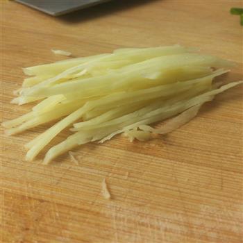 葱烤鲫鱼怎么做，葱烤鲫鱼怎么做好吃，葱烤鲫鱼做法