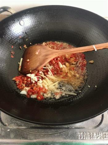 剁椒鲤鱼怎么做，剁椒鲤鱼怎么做好吃，剁椒鲤鱼做法