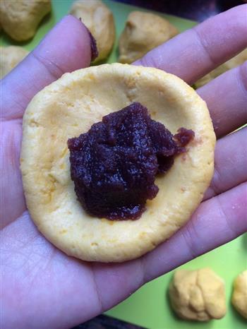 南瓜豆沙饼怎么做，南瓜豆沙饼怎么做好吃，南瓜豆沙饼做法