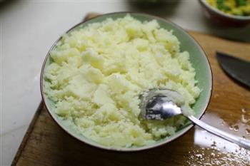 小熊家乡村土豆饼怎么做，小熊家乡村土豆饼怎么做好吃，小熊家乡村土豆饼做法