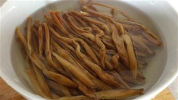 凉拌黄花菜怎么做，凉拌黄花菜怎么做好吃，凉拌黄花菜做法