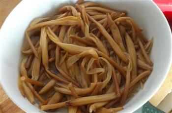 凉拌黄花菜怎么做，凉拌黄花菜怎么做好吃，凉拌黄花菜做法