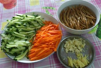 凉拌黄花菜怎么做，凉拌黄花菜怎么做好吃，凉拌黄花菜做法