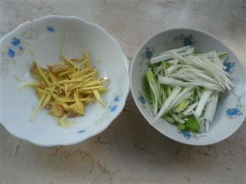 清蒸鲳鱼怎么做，清蒸鲳鱼怎么做好吃，清蒸鲳鱼做法