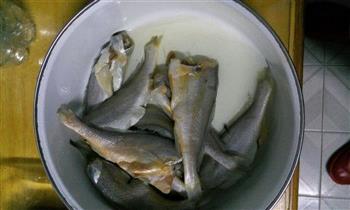 烤小黄鱼怎么做，烤小黄鱼怎么做好吃，烤小黄鱼做法