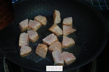 香煎三文鱼拌牛油果怎么做，香煎三文鱼拌牛油果怎么做好吃，香煎三文鱼拌牛油果做法