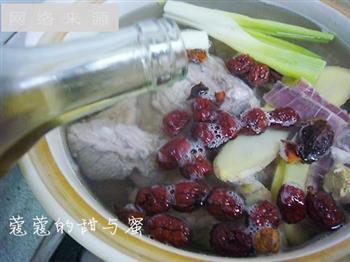 黄花排骨美白汤怎么做，黄花排骨美白汤怎么做好吃，黄花排骨美白汤做法