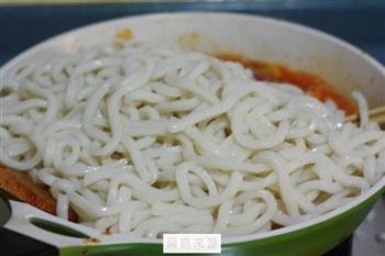泡菜炒乌冬面怎么做，泡菜炒乌冬面怎么做好吃，泡菜炒乌冬面做法