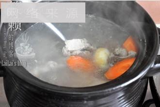 马蹄胡萝卜煲龙骨怎么做，马蹄胡萝卜煲龙骨怎么做好吃，马蹄胡萝卜煲龙骨做法
