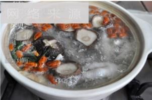 香菇枸杞鸡脚汤怎么做，香菇枸杞鸡脚汤怎么做好吃，香菇枸杞鸡脚汤做法