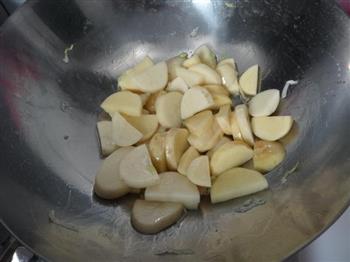 土豆熬小白菜怎么做，土豆熬小白菜怎么做好吃，土豆熬小白菜做法