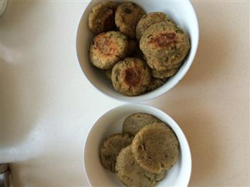 香菜玉米豆渣饼怎么做，香菜玉米豆渣饼怎么做好吃，香菜玉米豆渣饼做法