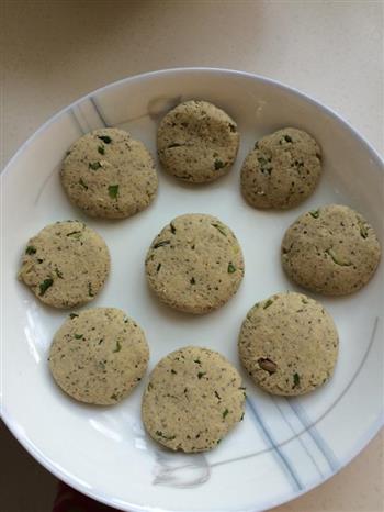 香菜玉米豆渣饼怎么做，香菜玉米豆渣饼怎么做好吃，香菜玉米豆渣饼做法