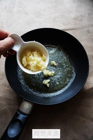 蒜香开边蒸龙虾怎么做，蒜香开边蒸龙虾怎么做好吃，蒜香开边蒸龙虾做法