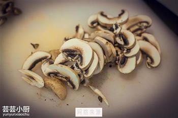 奶油蘑菇汤怎么做，奶油蘑菇汤怎么做好吃，奶油蘑菇汤做法