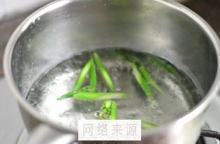 金枪鱼披萨怎么做，金枪鱼披萨怎么做好吃，金枪鱼披萨做法