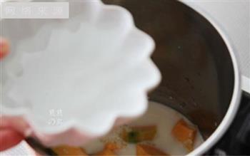 西式奶香南瓜浓汤怎么做，西式奶香南瓜浓汤怎么做好吃，西式奶香南瓜浓汤做法