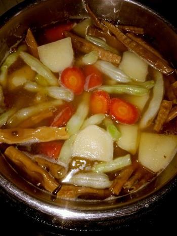 腊猪蹄炖干笋怎么做，腊猪蹄炖干笋怎么做好吃，腊猪蹄炖干笋做法