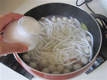 鱼丸土豆汤粉怎么做，鱼丸土豆汤粉怎么做好吃，鱼丸土豆汤粉做法