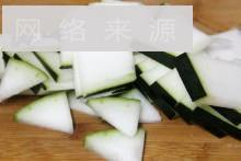 冬瓜香菜棒骨汤怎么做，冬瓜香菜棒骨汤怎么做好吃，冬瓜香菜棒骨汤做法