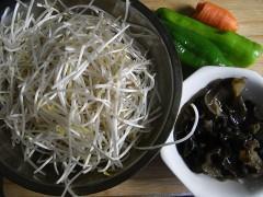 绿豆芽拌菜椒怎么做，绿豆芽拌菜椒怎么做好吃，绿豆芽拌菜椒做法
