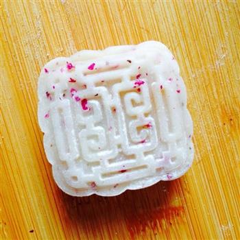 玫瑰冰皮月饼怎么做，玫瑰冰皮月饼怎么做好吃，玫瑰冰皮月饼做法
