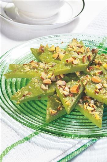 杏仁豆蓉怎么做，杏仁豆蓉怎么做好吃，杏仁豆蓉做法
