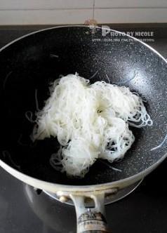 什锦素炒米线怎么做，什锦素炒米线怎么做好吃，什锦素炒米线做法