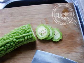 梅菜蒸苦瓜怎么做，梅菜蒸苦瓜怎么做好吃，梅菜蒸苦瓜做法