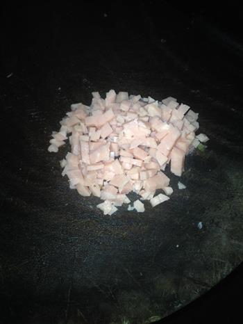 西瓜皮丸子怎么做，西瓜皮丸子怎么做好吃，西瓜皮丸子做法