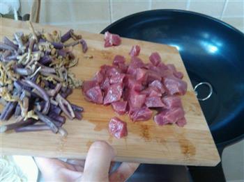 牛肉炒粉怎么做，牛肉炒粉怎么做好吃，牛肉炒粉做法