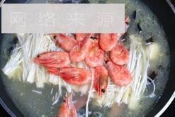 上汤金针菇北极虾怎么做，上汤金针菇北极虾怎么做好吃，上汤金针菇北极虾做法