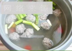 丁香鱼丸汤怎么做，丁香鱼丸汤怎么做好吃，丁香鱼丸汤做法