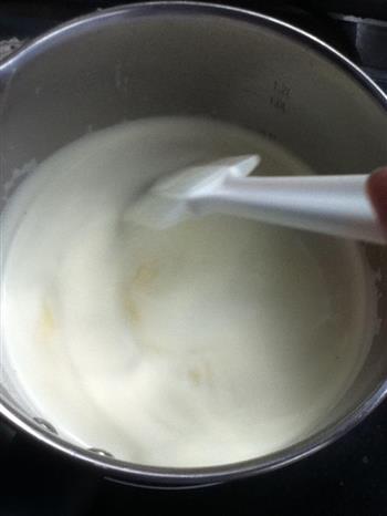 香草冰淇淋甜筒怎么做，香草冰淇淋甜筒怎么做好吃，香草冰淇淋甜筒做法
