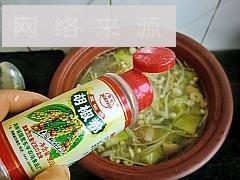 青萝卜煲鸭腿怎么做，青萝卜煲鸭腿怎么做好吃，青萝卜煲鸭腿做法