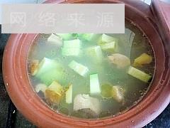 青萝卜煲鸭腿怎么做，青萝卜煲鸭腿怎么做好吃，青萝卜煲鸭腿做法