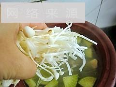 青萝卜煲鸭腿怎么做，青萝卜煲鸭腿怎么做好吃，青萝卜煲鸭腿做法