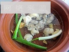 青萝卜煲鸭腿怎么做，青萝卜煲鸭腿怎么做好吃，青萝卜煲鸭腿做法