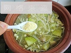青萝卜煲鸭腿怎么做，青萝卜煲鸭腿怎么做好吃，青萝卜煲鸭腿做法