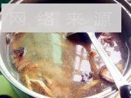 香菇黄花菜炖鸡怎么做，香菇黄花菜炖鸡怎么做好吃，香菇黄花菜炖鸡做法