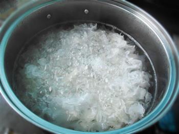 夏季养颜甜品-紫薯银耳莲子羹怎么做，夏季养颜甜品-紫薯银耳莲子羹怎么做好吃，夏季养颜甜品-紫薯银耳莲子羹做法