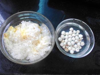 夏季养颜甜品-紫薯银耳莲子羹怎么做，夏季养颜甜品-紫薯银耳莲子羹怎么做好吃，夏季养颜甜品-紫薯银耳莲子羹做法